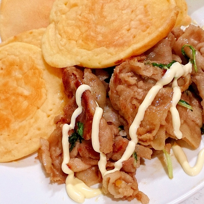 マヨパンケーキの甘辛豚バラ生姜焼きサンド